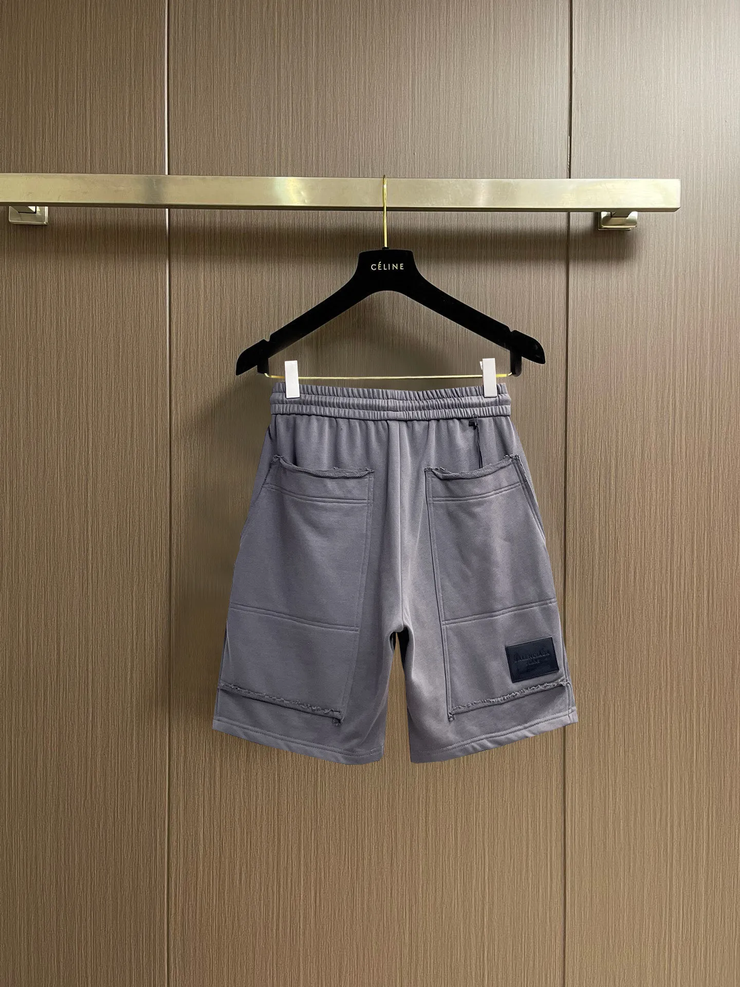 Balenciaga's three-standard complete 2026 summer New Arrival men's casual shorts, advanced custom-made Breathable fabric, Breathable fabric, extremely stretchy and comfortable, impeccable details, top-grade accessories, original logo design concept, delicate and soft feel! The upper body fit is awesome! Size: M-XXXL Please state your height and weight when ordering